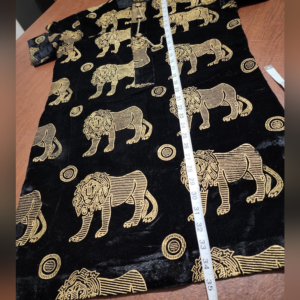 Seyimark Elegant Black and Gold Lion Print Men's Top - Picture 7 of 12